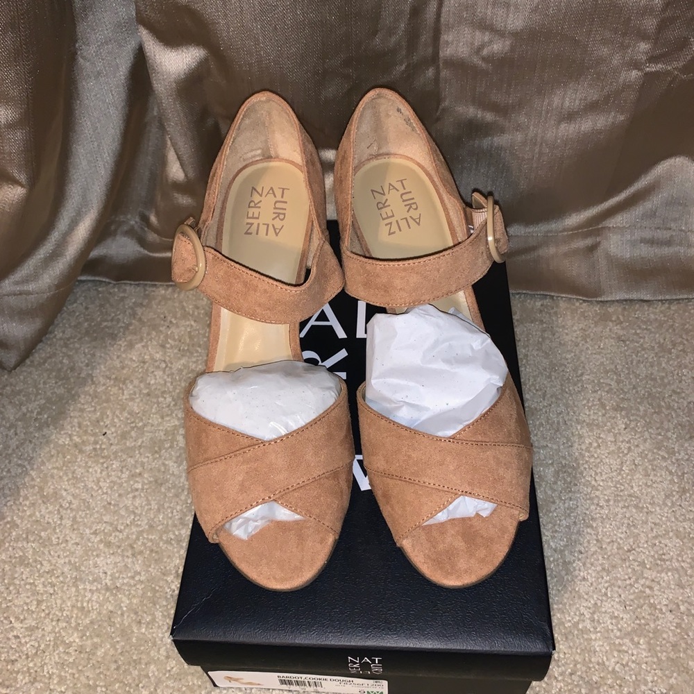 Naturalizer peep toe heels size 9